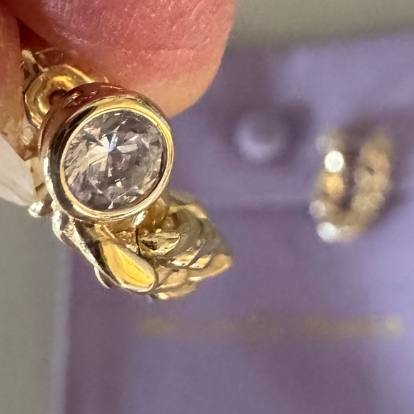 MELINDA MARIA 5MM GOLD/WHITE SOFT CHAIN HOOPS - Picture 5 of 5